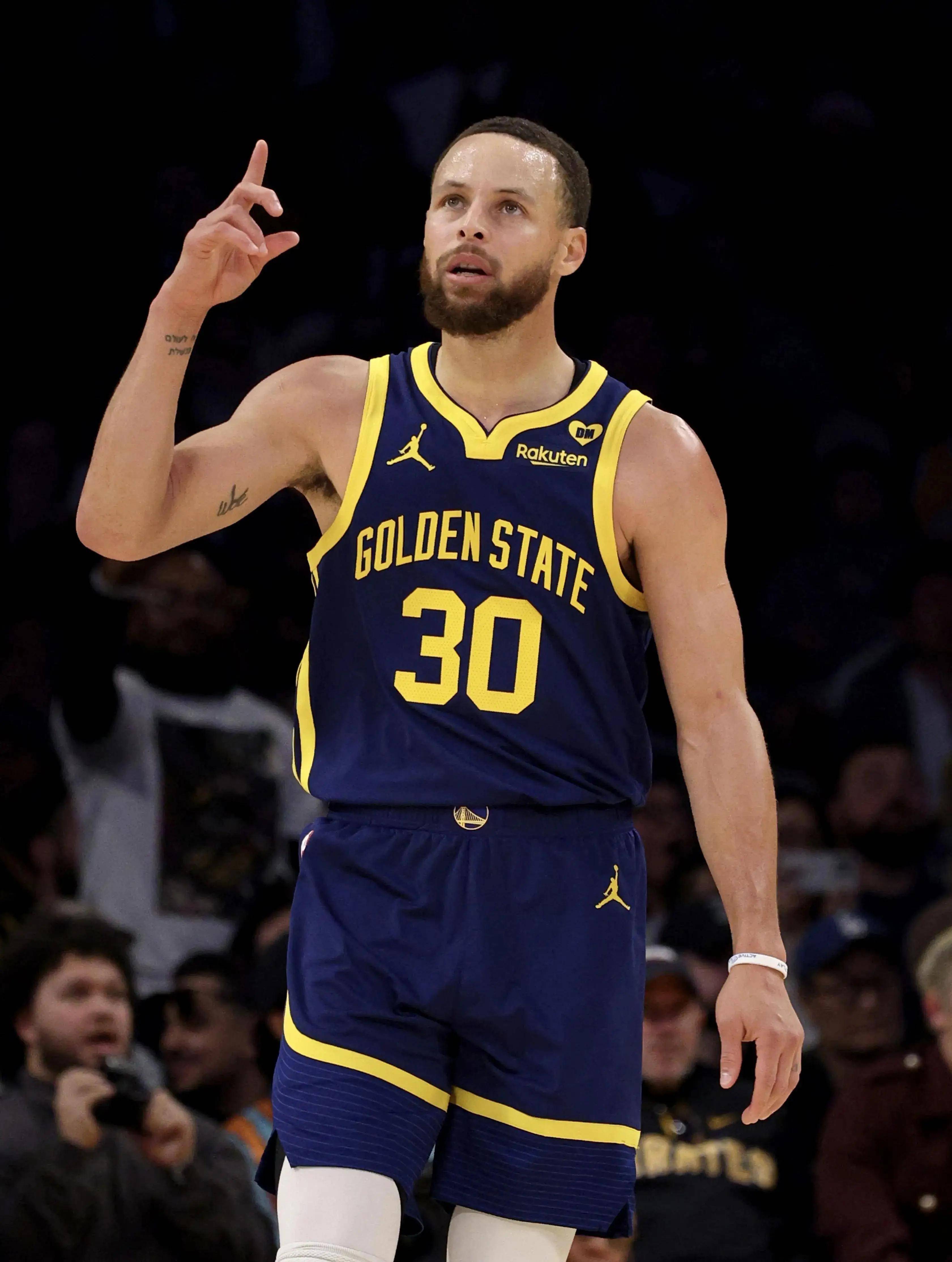 仅鼓舞着国 仅鼓舞着国